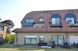 Instapklaar 2slk-appartement, zeer rustig gelegen aan de achterzijde van Residentie Tivoli Gardens op de 2de verdieping met dakverdieping.Indeling:*...
