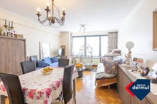 Appartement met een ruime slaapkamer en een terras achteraan gelegen op de derde verdieping in het centrum van Oostende, dit appartement is actueel stabiel verhuurd, goede beleggingsmogelijkheid met goed rendement, maak nu een afspraak voor een plaatsbezoek.