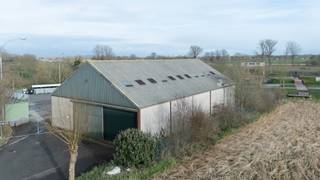 Magazijn van 375 m² met hefkraan en grote vrije hoogte langs de Oudenaardseweg.Functioneel magazijn met een totale oppervlakte van 375 m² (25 m x 15...