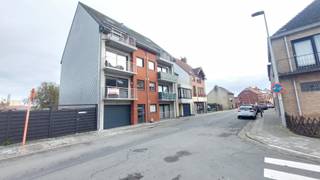 Dit instapklaar appartement is centraal gelegen op slechts 350m van het centrum van Bredene.Gelegen op de 1° verdieping met open zicht + lift...