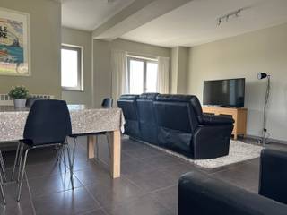 Uitstekend gelegen instapklare woning (half-open bebouwing) met 2-3 slaapkamers. (De slaapkamer op zolder dient nog verder afgewerkt te worden)Je...