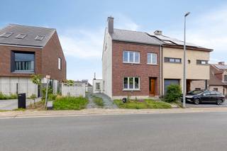 Op een centrale locatie in het landelijke Affligem bevindt zich deze charmante zuid - west georiënteerde driegevelwoning. Alle voorzieningen...