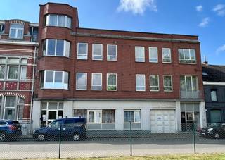 <p>Topgelegen aan en met zicht op het park; OPBRENGSTEIGENDOM: 3 appartementen (met elk 2 SLK) + STUDIO. Allen goed verhuurd aan correcte huurders. DEGELIJKE BOUW met zicht op groen. IDEALE INVESTERING. Geen lift, geen syndic, aparte tellers. Bezoek na afspraak met IMMO BEGUIN: info@immobeguin.be</p>