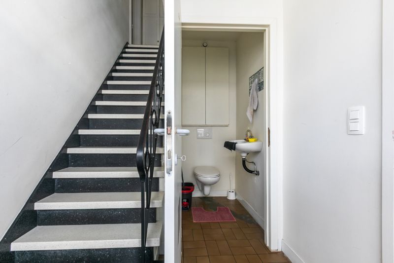 Unieke combinatie van ruim wonen en werken in hartje Waregem. - foto 5