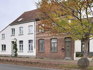 Welkom in deze gezellige en verrassend ruime woning, gelegen in het charmante Dudzele, op een boogscheut van Brugge. Dankzij de achteruitgang...