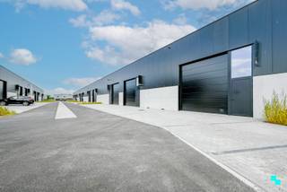 Project Saturnus, bestaande uit 23 KMO-units (oppervlaktes van 165 m² tot 270 m²) met een uitzonderlijke combinatie van moderne architectuur...