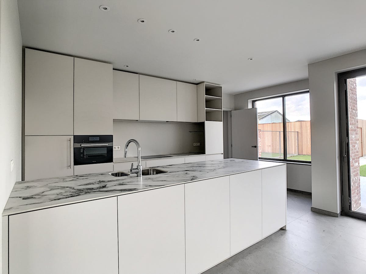Instapklare nieuwbouwwoning met 3 slaapkamers, garage en zonnige tuin in Boezinge - foto 3