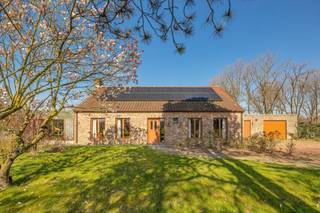 Be enchanted by this characterful detached house, idyllically situated on an exceptional plot of 2,230 m², where tranquility, privacy and...