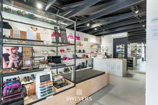 Voor meer info en foto’s, surf naar www.swevers.be – Ontdek dit instapklare handelspand in het hart van Beringen, vlakbij de vernieuwde Grote...