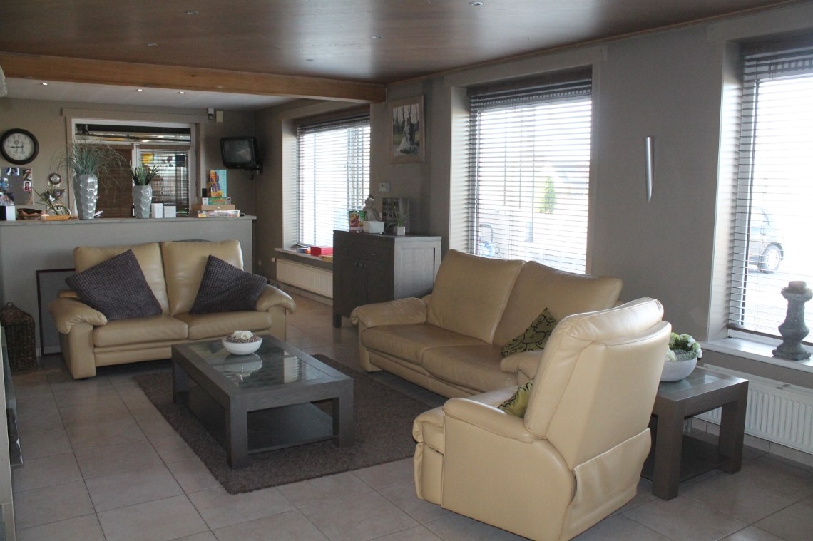 Ruime woning met 5 slaapkamers - foto 4