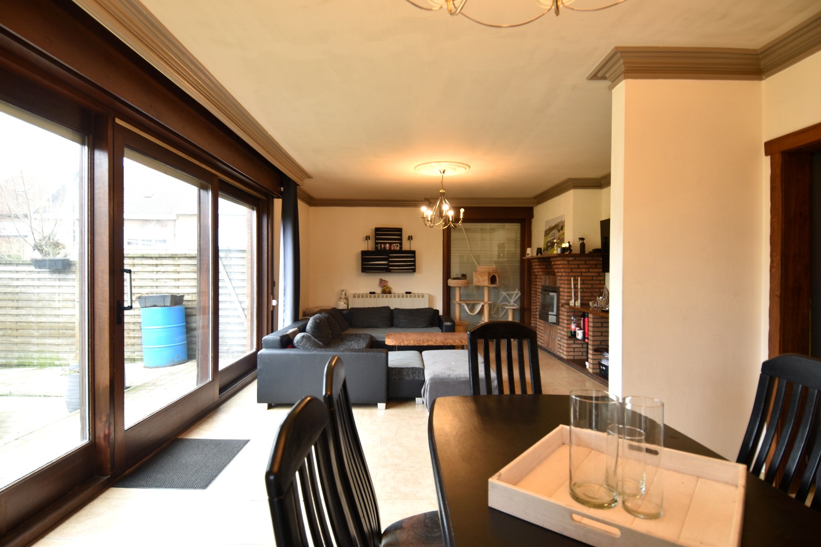 Rustig gelegen gelijkvloerse villa met 3 slaapkamers, dubbele garage en tuin rondom te koop in Ledegem - foto 3