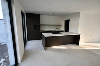 Prachtige Landelijke woningen op een rustige locatie ! <br /><br />Deze BEN woning is volledig afgewerkt , in de woonkamer + de slaapkamers is er parket voorzien.<br /><br /><br />Indeling : Inkomhal , apart toilet , woonkamer met open keuken , berging .<br />Verdiep : 3 ruime slaapkamers , apart toilet , badkamer met bad en douche .<br />Zolder .<br /><br />Deze nieuwbouwwoning voldoet aan de hedendaagse energienormen .<br />Er wordt gebruik gemaakt van vloerverwarming met warmtepomp , ventilatie , regenwaterrecuperatie ! <br /><br /><br />Plannen en lastenboek te downloaden op onze website ! <br /><br />Op het constructie-aandeel dient er 21 % btw betaald te worden op het grondaandeel 12 % registratierechten ! <br /> 