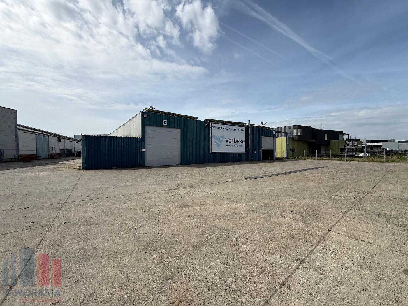 UITSTEKEND GELEGEN MAGAZIJN VAN 299 m² VLAKBIJ DE E17 - foto 1