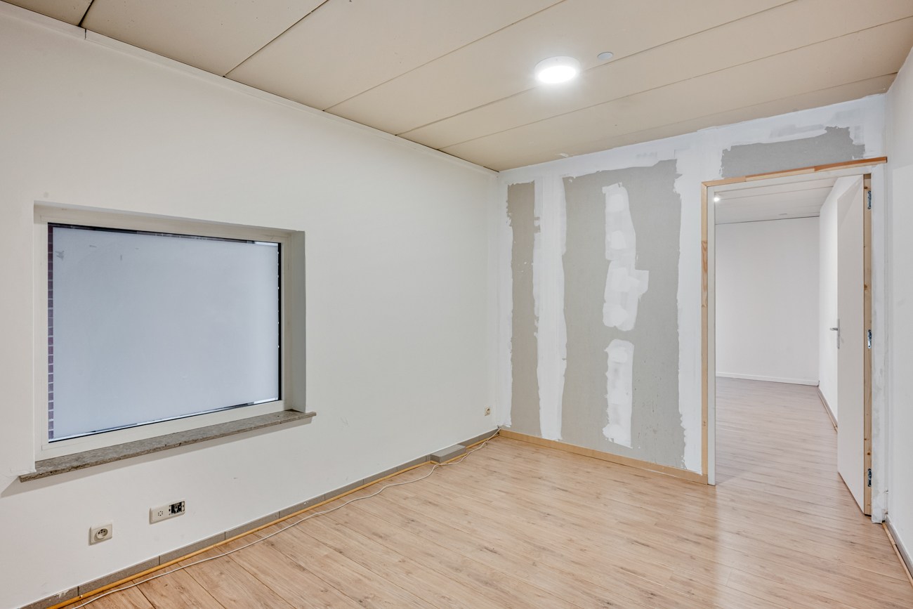 Opbrengsteigendom: commercieel pand en 2 appartementen : CENTRUM - foto 4