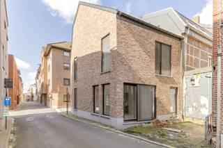 Ontdek deze ruime nieuwbouwwoning op de hoek van de Wijngaardstraat en Piepelpoel, midden in het bruisende stadscentrum, op wandelafstand van de...