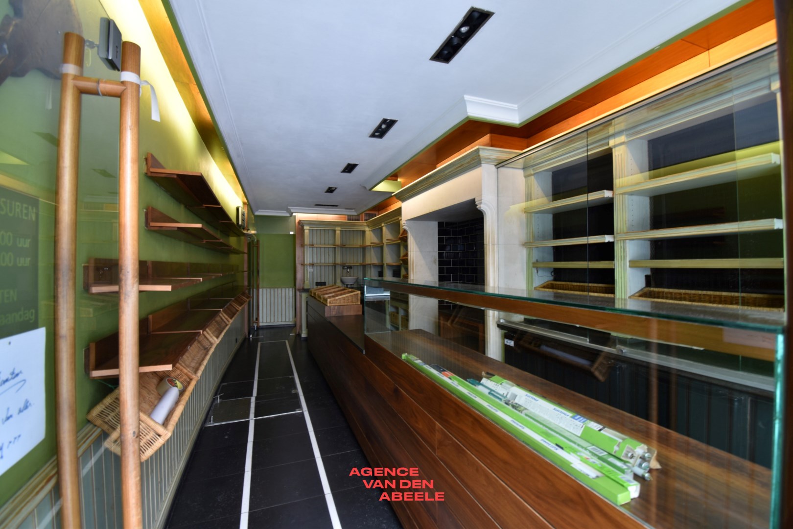 Winkelruimte met woonst in de Brugse binnenstad. - foto 3