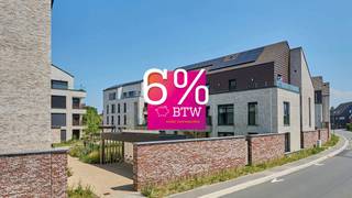 <span><strong>85% VERKOCHT! Grijp nu je kans alvorens het project is uitverkocht.<br />Geniet van 6% btw, zeer interessant voor investeerders en eigen bewoners! </strong>Informeer naar de voorwaarden. <span>Wij zijn elke woensdag van 13 uur tot 16 uur aanwezig</span>. Bekijk het volledig project op: https://www.jansenrealestate.be/agnetenpark/4764739/<strong><br /><br /><span>NIEUWE FASE</span>: </strong>assistentiewoningen in 'Residentie Armand Preud'homme'. <br /><br />Agnetenpark, Altijd thuis, overal dichtbij...</span><br /><br /><span>Agnetenpark is een échte nieuwe buurt met verschillende woningtypes voor iedereen en voor elke (gezins)situatie. Maar in Agnetenpark leef je niet alleen op maat van de mensen maar ook op maat van morgen. Zo is er aandacht voor duurzame energie - denk maar aan zonnepanelen, geothermie (warmtepomp met aardwarmte) en waterrecuperatie - én duurzame mobiliteit. De woningen dragen ook het BEN-label (Bijna Energie Neutraal). Het E-peil ligt onder E20 waardoor er 5 jaar vrijstelling is op het kadastraal inkomen. </span><br /><br /><span>Er wordt een nieuw buurtpark aangelegd aan de Kloosterstraat waardoor je kan genieten van het uitbundige groen tijdens een rustgevende wandeling of een gezellige namiddag met buren en vrienden.</span><br /><br /><span>Ook wordt er in Agnetenpark gezorgd voor het beste wooncomfort. Alle afwerkingskeuzes werden gemaakt én is er standaard vloerverwarming voorzien. Ondergrondse staanplaatsen, kelder- en fietsenbergingen zorgen voor het mobiele comfort. Verder zorgen de kwalitatieve afwerking en veel lichtinval in de leefruimtes voor een heerlijk thuis-gevoel. Op de ruime terrassen is er uitzicht over de stad Peer en het uitbundige groen. </span><br /><br /><span>Aan de straatkant van de residentiële site bevinden zich de </span><strong>Kopwoningen</strong><span>. Deze één- en tweeslaapkamerappartementen hebben een oppervlakte van 73 tot 118m² en hebben zuid-gerichte terrassen van 7 tot maar liefst 60m². </span><br /><br /><span>De </span><strong>Parkwoningen</strong><span> liggen in het hartje van Agnetenpark. Deze zijn elk vernoemd naar grote kunstenaars geboren in Peer en bestaan uit één- en tweeslaapkamerappartementen van 64 tot 120m² met een terras van 6 tot 46m². In de volgende fase worden hier appartementen voor senioren gebouwd, waar je op elk moment, nu of later, kan intekenen voor de hulp van een woonassistent.</span><br /><br /><span>Er zijn ook 5 </span><strong>Walwoningen</strong><span> die het project ontsluiten met elk hun specificaties. De oppervlaktes lopen van 78 tot 135m² met terrassen van 10 tot 56m². Gelijkvloerse appartementen beschikken over een tuin van 44 tot 116m². Deze walwoningen beschikken over één-, twee- of drieslaapkamerappartementen. <br /><br />Een gevarieerd aanbod met een topafwerking, zorg voor de toekomst, het heden en het verleden, dat is wat het groene project Agnetenpark omschrijft. Bovendien kan je aankopen aan 6% btw (ovw).<br /><br />In dit project is geïnvesteerd in een efficiënt en duurzaam geothermisch verwarming en koeling systeem (KWO systeem) dat samen met zonnepanelen en warmtepompen zorgt voor een zeer lage energiefactuur. Meer info over dit systeem vind je hier: www.jansenrealestate.be/wat-is-een-kwo-systeem<br /><br />Neem vandaag nog contact op voor een afspraak op 011 39 90 50. Spring ook eens binnen in het dienstencentrum De Perelaar gelegen op de site van Agnetenpark.<br /><br /><em>Getoonde renders en plannen zijn indicatief.</em></span>