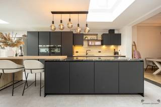 Charming, move-in ready home with updated designer kitchen, 4 bedrooms and garage in the heart of BrasschaatDiscover this stylish and perfectly...