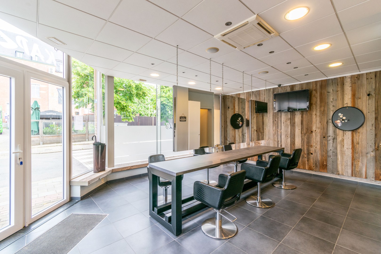 Een handels gelijkvloers op een perfecte commerciële ligging te Halle! - foto 5