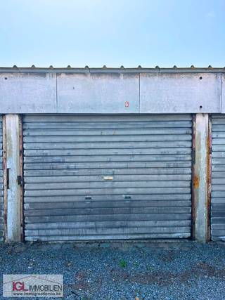 Immo Groot Leeuw vous propose ces boxes de garage situés à Sint-Pieters-Leeuw.Les garages se trouvent à l’arrière d’un immeuble à appartements et...