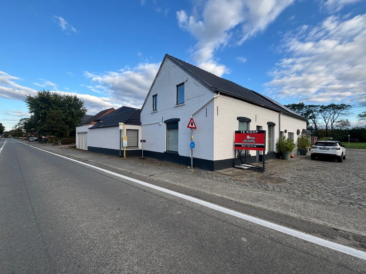 Goed onderhouden gezinswoning met 3 slpk. en ruimte voor bijberoep in Mol-Sluis - foto 2