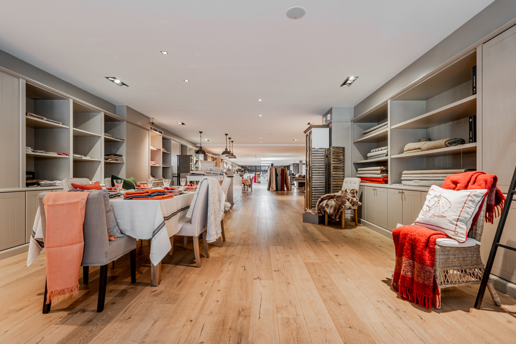 Handelsgelijkvloers van 735 m² op toplocatie in Brasschaat! - foto 2