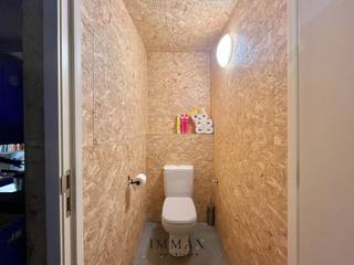 Ruime en praktische loods in Torhout op een steenworp van de E403!De loods omvat:- nieuw geïsoleerd dak;- drijfkracht - verlichting, elektriciteit: 3...