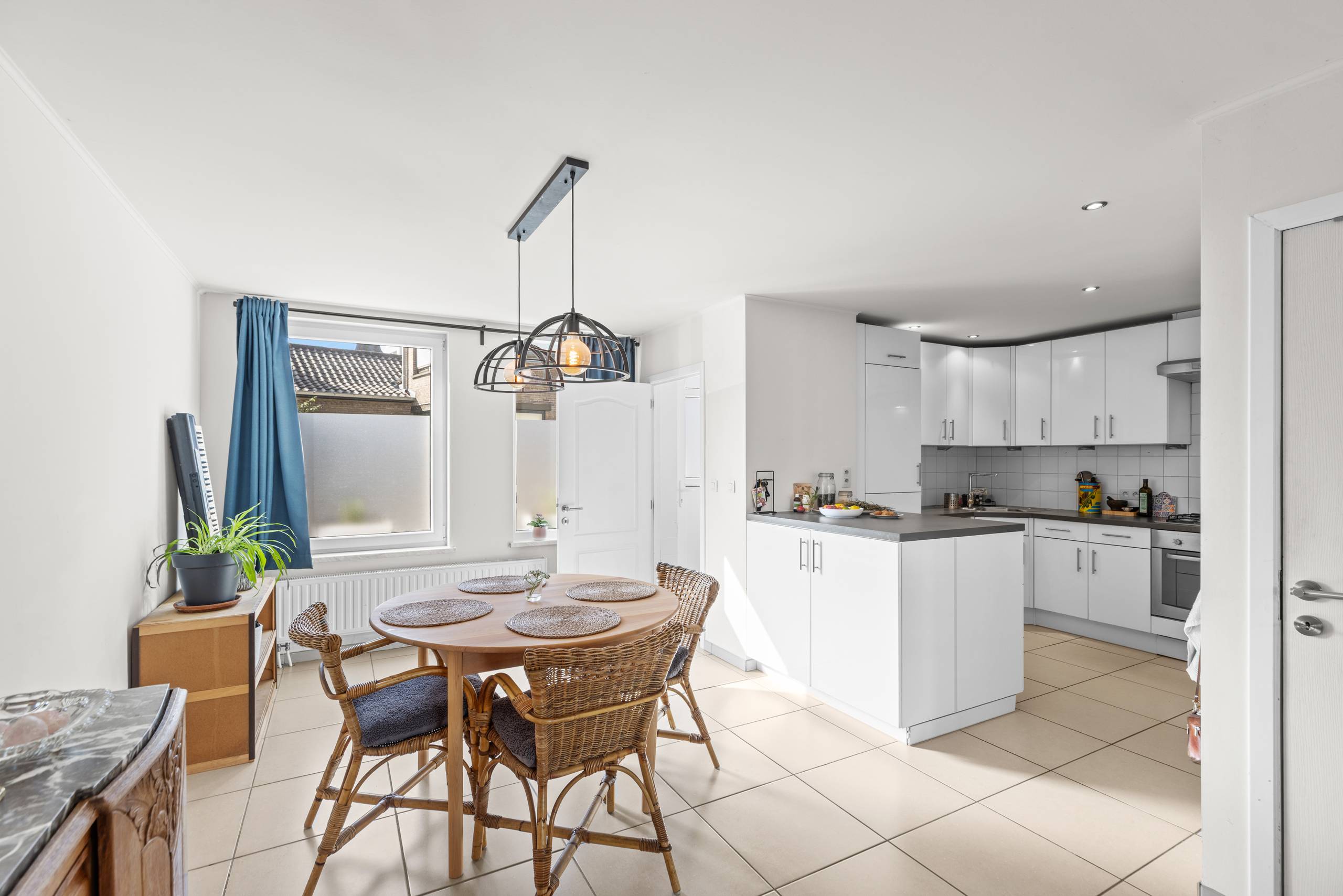 Instapklare woning met gezellig koertje in Belzele (Evergem) - foto 4