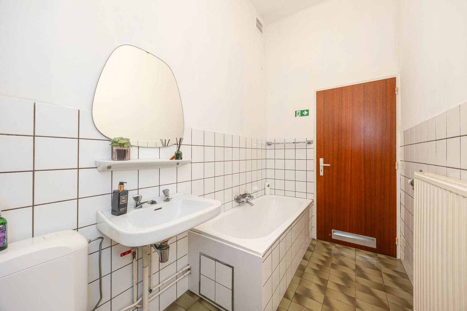 Immeuble de rapport à rafraîchir – commerce + 2 appartements - photo 5