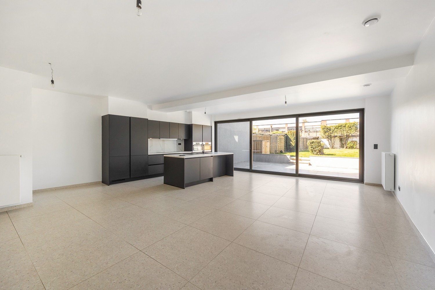 Modern gelijkvloers appartement met een zeer grote tuin (±200m²)  in hartje Sint-Niklaas! - photo 5