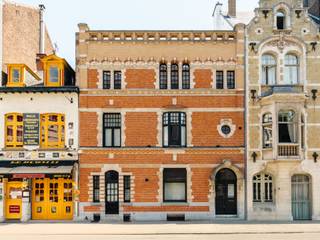 In a discreet, sought-after street just a stone's throw from Place du Châtelain, this exceptional property captivates visitors with its...