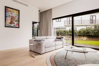 Exclusief gelijkvloers appartement met privétuin in prestigieus project The Crown KnokkeIn het prestigieuze nieuwbouwproject The Crown, op een...