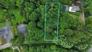 We Invest Malmedy biedt u dit bouwgrondstuk van 1.282 m² aan in de gemeente Stoumont, bekend om zijn ongerepte natuur en uitzonderlijke panorama's...