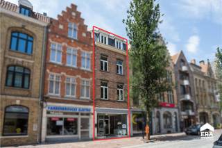 Handelspand met woonst en terras op toplocatie – op 50 meter van de Grote Markt!Op een steenworp van de levendige Grote Markt bevindt zich dit ruime...