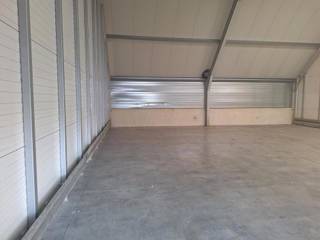 Op zoek naar een betrouwbare en vlot bereikbare opslagoplossing? Deze ruime opslagruimte van 140 m² langs de Haachtsesteenweg in Kampenhout biedt alles wat u nodig heeft - voor particulieren, zelfstandigen en bedrijven.
Gelegen langs één van de drukste invalswegen van de regio, geniet u van een uitstekende bereikbaarheid vanuit Brussel, Leuven en de ruime omgeving. Ideaal voor de opslag van goederen, materiaal, archieven of voertuigen.
Troeven:
- Strategische ligging langs de Haachtsesteenweg
- Vlotte toegang voor vrachtwagens en bestelwagens
- 140 m² ononderbroken vloeroppervlakte
- Ideaal voor bedrijven, handelaars of particulieren
Huurprijs: € 1.395 / maand
Locatie: Haachtsesteenweg, Kampenhout
Contact: 02 462 32 00