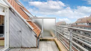Découvrez ce penthouse avec vue latérale sur la mer, situé à un emplacement absolument privilégié à Knokke, à seulement quelques pas de la place...