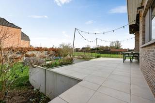 Deze ruime alleenstaande woning op een mooi perceel is gelegen aan de Ranstsebinnenweg in Emblem. Met een zonnige tuin, maar liefst vijf...