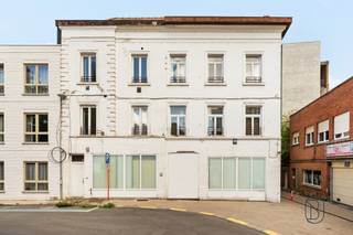 Investissement stratégique dans un emplacement unique : à deux pas des berges branchées de la Lys, tout en bénéficiant d’un environnement calme...