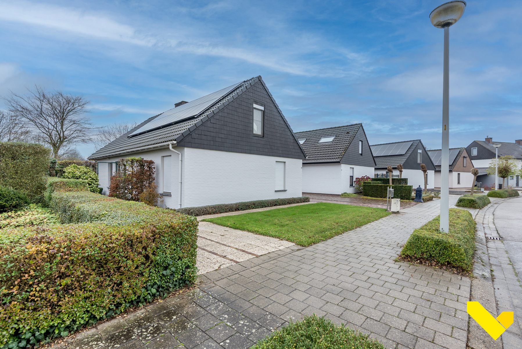 Instapklare en gerenoveerde gezinswoning! - foto 2