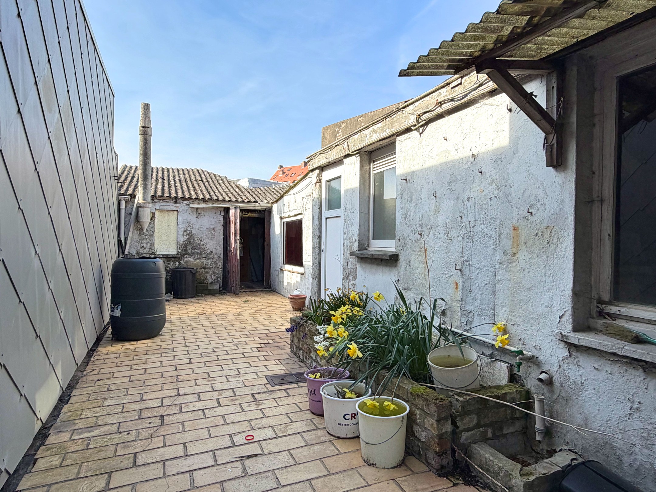 Te renoveren woonhuis met 9 slaapkamers in centrum Heist - foto 4