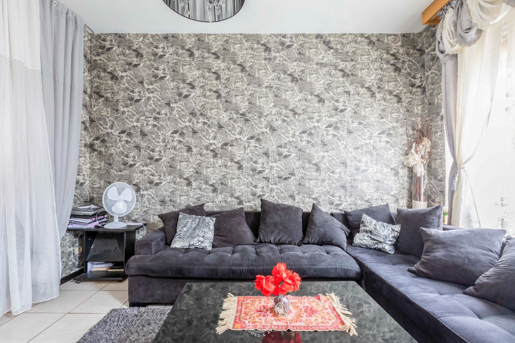 Ideaal gelegen woning nabij winkels en invalswegen - foto 3