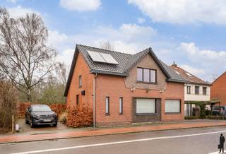 Centrale, instapklare en volledig gerenoveerde alleenstaande woning op 1.154 m² – De Heuvel, KalmthoutIn de gegeerde woonwijk De Heuvel, op korte...