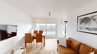 Res.Fairy I. Zeer mooi en recent penthouse appartement op de Tijdokstraat te Zeebrugge.<br />Het appartement beschikt over de leefruimte met open keuken, ruime zonneterrassen aan weerzijden met mooi open zicht.<br />Berging met plaats voor wasmachine, apart toilet, badkamer met ligbad en lavabo, ruime slaapkamer.<br />Lift tot het bovenste verdiep!<br />Ref.A516