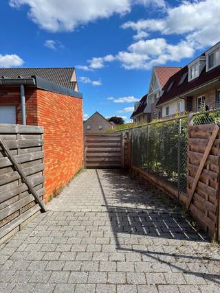 Gelegen in de Oude Dorpsweg 61 te Varsenare, achteraan Residentie Fresnere bieden wij deze mooie parkeerplaats van 19m² die volledig kan...