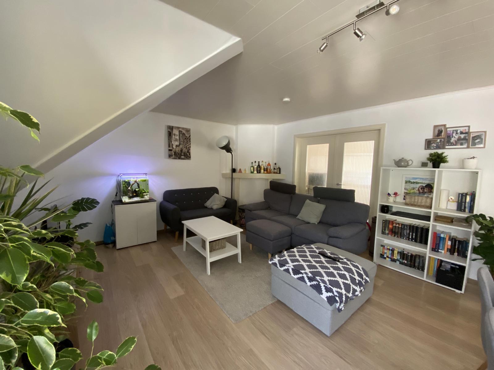 Vernieuwd en lichtrijk appartement met slaapkamer en bureau - foto 4