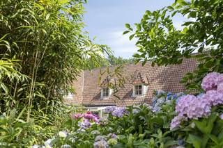 Deze woning biedt niet alleen binnen volop ruimte, maar ook buiten. De ruime tuin is ideaal om te ontspannen en biedt alle mogelijkheden om er...
