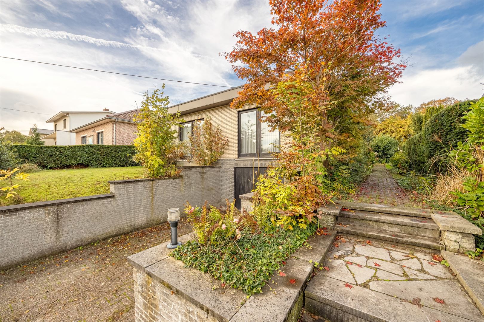 Te renoveren bel-etagewoning met veel potentieel! - foto 1