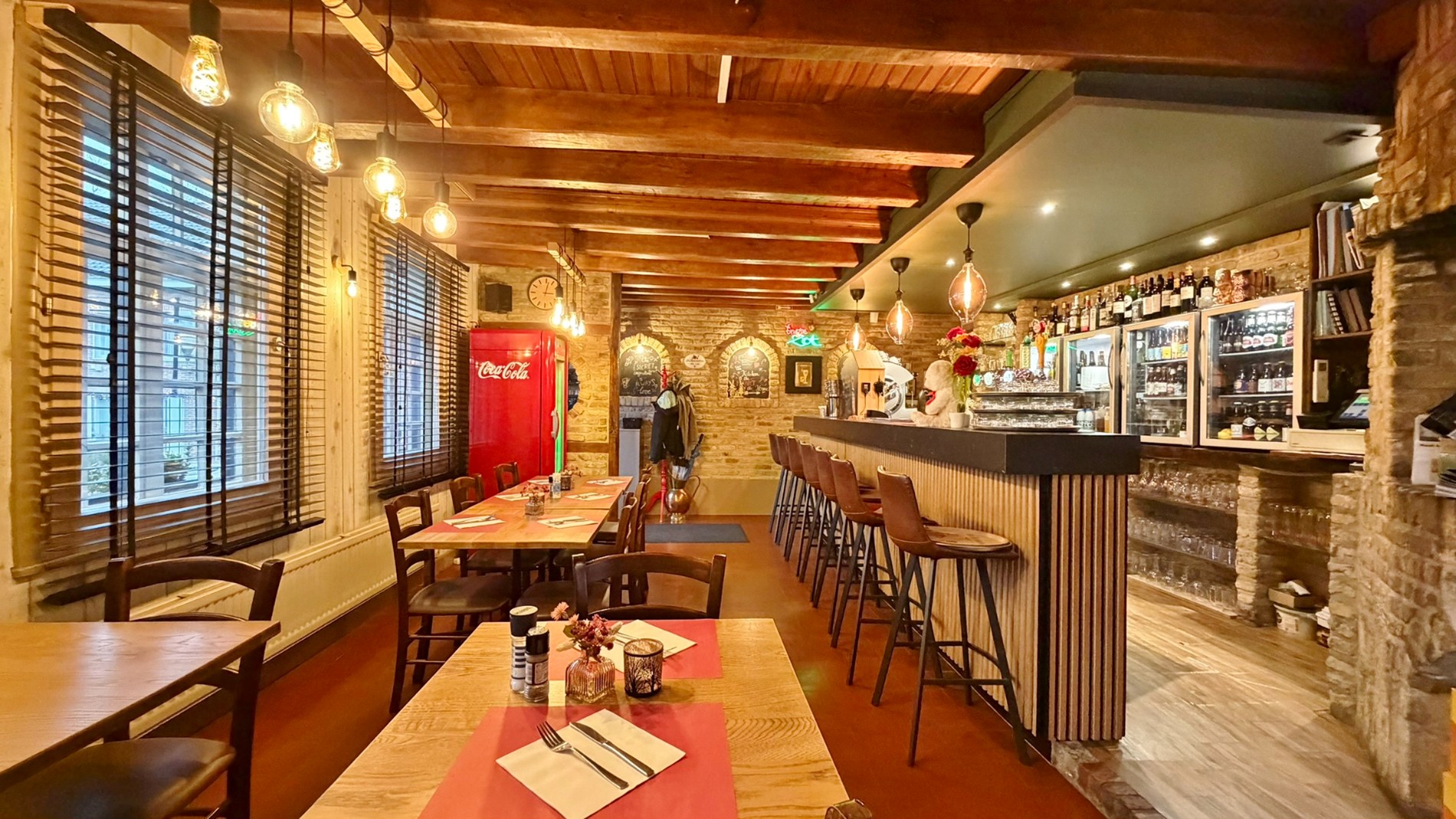 Unieke kans: Instapklaar restaurant met woonst in hartje Watou - foto 4