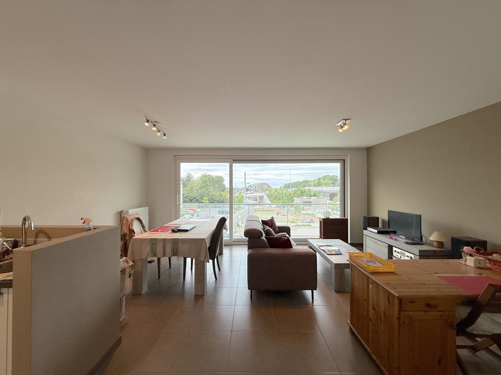 Instapklaar appartement met 2 slaapkamers en terras - foto 3