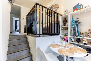 Bent u op zoek naar een gelijkvloers appartement met 1 slaapkamer en stadstuin? Dan is dit luxueus afgewerkt appartement precies wat u zoekt!Dit...